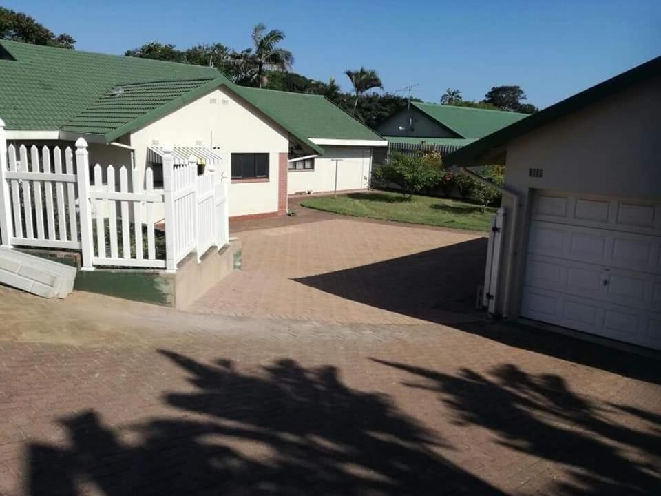 Sea Park Beach House Port Shepstone Exterior foto